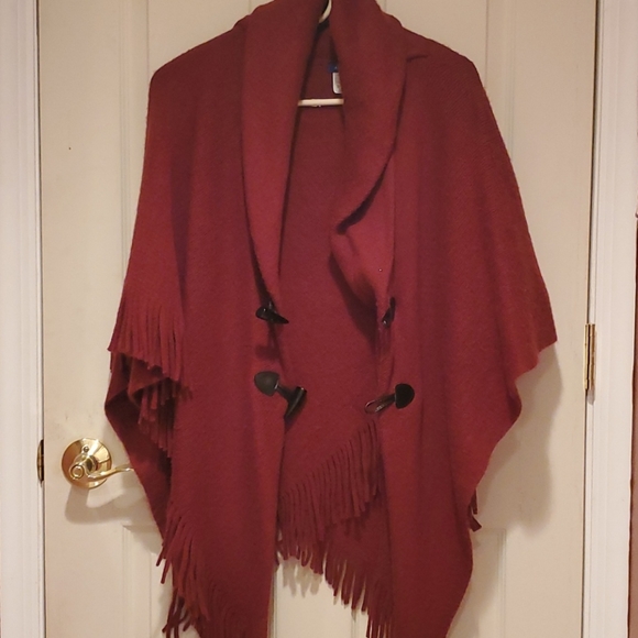 Soft knit cape - Picture 1 of 4